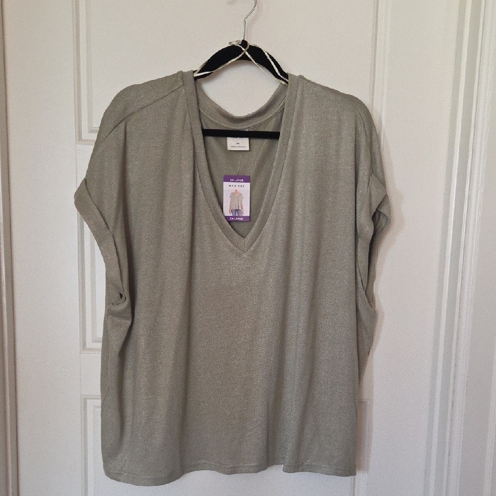 Mod Ref V-Neck Short Sleeve Top in Sage